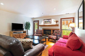 Stunning Location 2BDR Condo Retreat